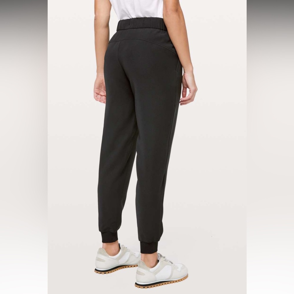 Brand new Lululemon On the fly jogger*woven - Picture 2 of 10